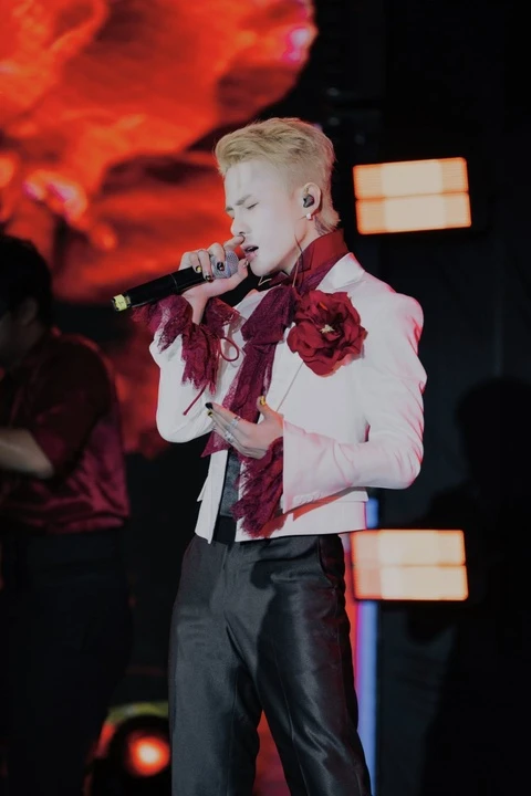 Những bài hát mới của JACK ca từ gây tranh cải mạng xã hội