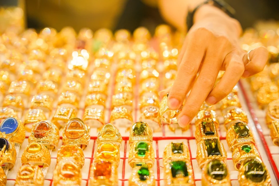 Giá vàng trong nước bắt đầu giảm sâu