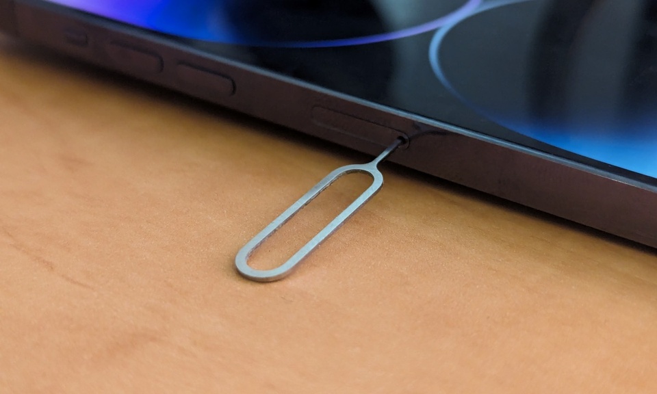 Iphone 17 bỏ khay Sim vật lý